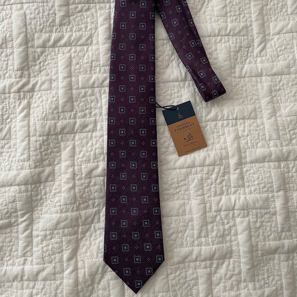 Charles Tyrwhitt Stain Resistant Blackberry Purple Medallion Tie Silk NWT